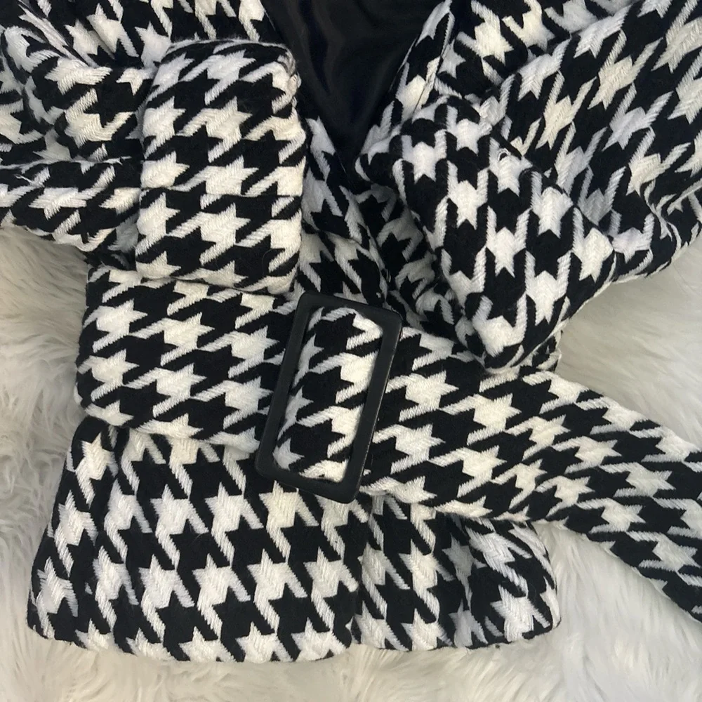 Charlotte Russe Black and White Houndstooth Blazer - Picture 3 of 7